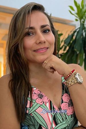 225201 - Yeris Age: 44 - Colombia